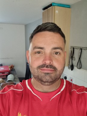 English men looking for love